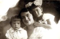 Emma Babitskaya with her mother  Esphir and brother Eduard