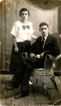 Frieda Portnaya's mother's  brother Iosif  Mandemberg and his wife Sonia Mandemberg