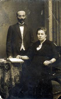 Inna Rajskaya's paternal grandparents, Feiga-Tsipa Elkonovna Shif and Iosif Shif.