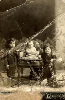 Lubov Ratmanskaya, her brother Abram Ratmanskiy and younger sister Vera Bayburova