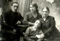 Mina Belenkaya and her sons Leonid and Semyon