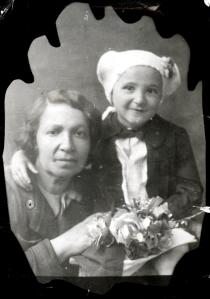 Galina Shkolnikova and her mother Sofia Yezerskaya