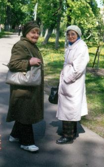 Galina Shkolnikova with her aunt Rakhil Farber