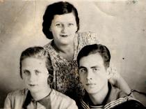 Naum Kravets with his sister Rena and his mother Shifra Kravets