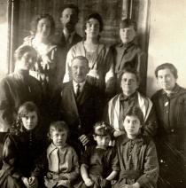 Rachil Meitina with her family