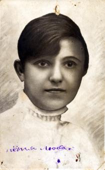 Serafima Staroselskaya's  aunt  Lyubov Vigdergaus