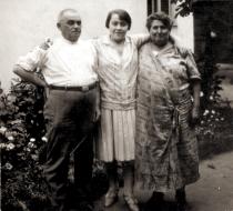 Ilona Seifert's aunt Iren Wollner with her parents