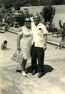 Leon Finanser with his wife Süzan in Israel