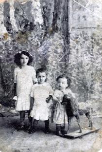 Basia Gutnik's mother Hana, her sister Luba and brother Matvey