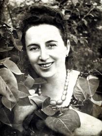Basia Gutnik's mother Hana Gutnik