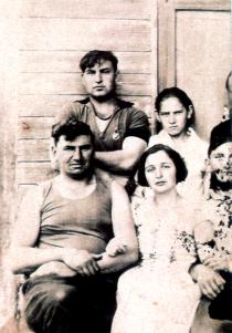 Bella Kisselgof 's mother Sofia Rivkina and her miner neighbors