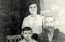 Engelina Goldentracht with her brother Julen Zorin and grandfather Aron Stravets