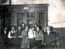 Efim Pisarenko's sister Broha Shapiro and her fellow students