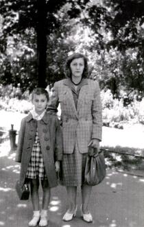Rosa Gershenovich with her daughter Maya Gershenovich