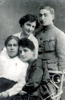 Mina Trachtenbroit's family