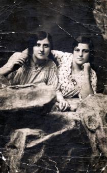 Freida Usatinskaya with her friend