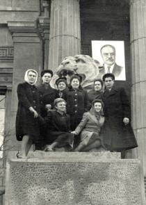 Fira Usatinskaya with her friends