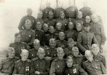 Grigoriy Golod with cadets at the infantry school
