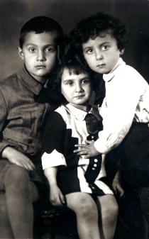 Irina Lidskaya's brother Yuri Lidskiy, her cousins Faina Davydova, and Vladimir Vassiliev