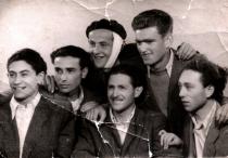 Neubauer Ignác testvérei, unokatestvére és barátai társaságában