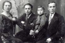 Moisey Goihberg with his parents, Iosif and Lisa Goihberg,
and his uncle, Zicia Goihberg