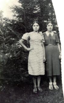 Makhlia Khalzova with her sister Itta Vershkina