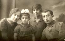Ronia Finkelshtein with her aunts and uncle Lisa, Runia and Yunia Finkelshtein