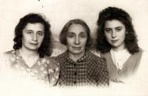 Rimma Rozenberg with her mother Dora Rozenberg and grandmother Tsylia Rahman