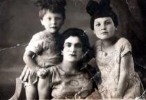 Sophia Abidor with her mother and sister