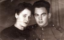 Simon Gonopolskiy and his mother Rosa Gonopolskaya