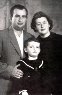 Seraphima Gurevich with her husband, Isaac Tomengauzer and 
their son, Roman Tomengauzer