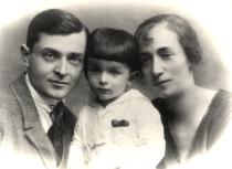 Ringel Mór feleségével és fiával, Lászlóval