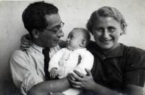 Lujza Wohlwert with her husband Bela and her nephew Herbert Abrahamovic