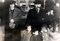 Mojsije and Flora Trilnik with their grandchildren