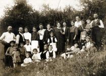 Rebeca Gershon-Levi's family on a picnic in Belovo