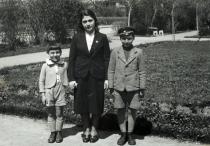 Ernesta Ezra Menda and her sons in Bourgas