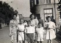 Anelia Kasabova with her aunt Zelma Avramova and her cousins