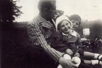 Otto Ginz with his children Chava and Petr
