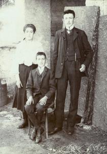 Adolf Munk with his siblings