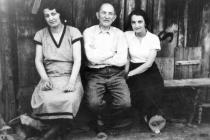 Alois Sensky with his daughters Stella Kotoucova and Greta Senska