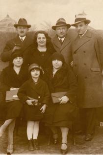 Ruth Goetzova and family