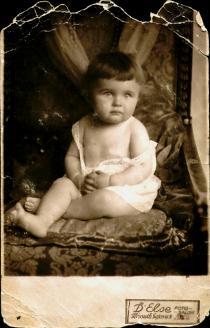 B. K.-né egyéves korában