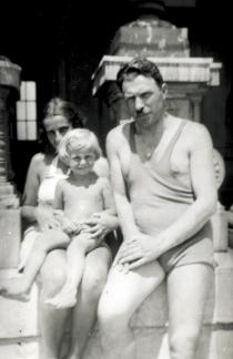 Kárpáti György szüleivel