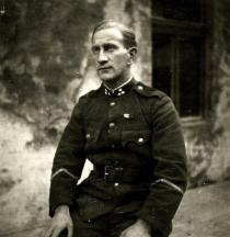 Imre Lunczer as platoon commander in the Hungarian Army