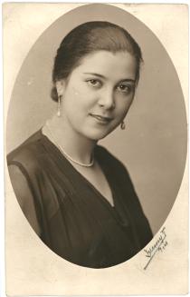 Nyitrai Lászlóné nõvére, Dr. Spitzer Erzsébet