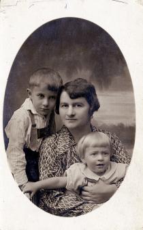 Rozalia Silberring with her sons Adam and Ludwik