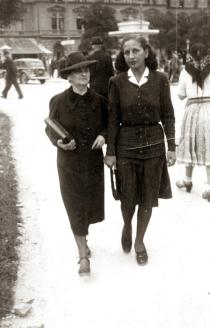 Estera Goldsmann and Elisabeta Klausner