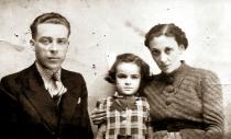 Bela Goldstein, Paraschiva Goldsmann and Ruth Greif