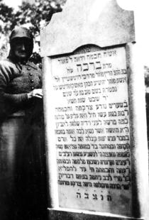 Bella Katz at her mother's grave