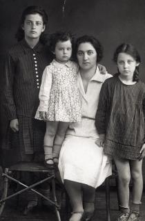 Dina Belenkaya - Age, Family, Bio